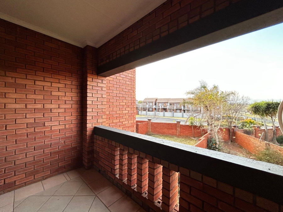 To Let 2 Bedroom Property for Rent in Mooikloof Ridge Gauteng