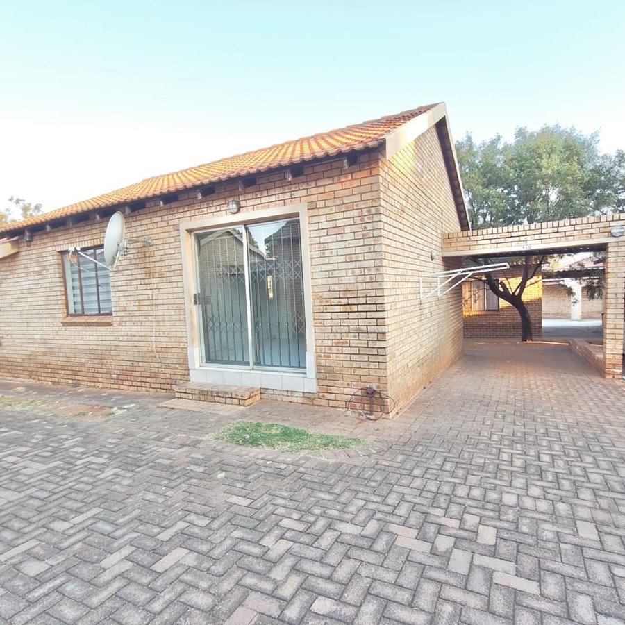 2 Bedroom Property for Sale in Witpoortjie Gauteng