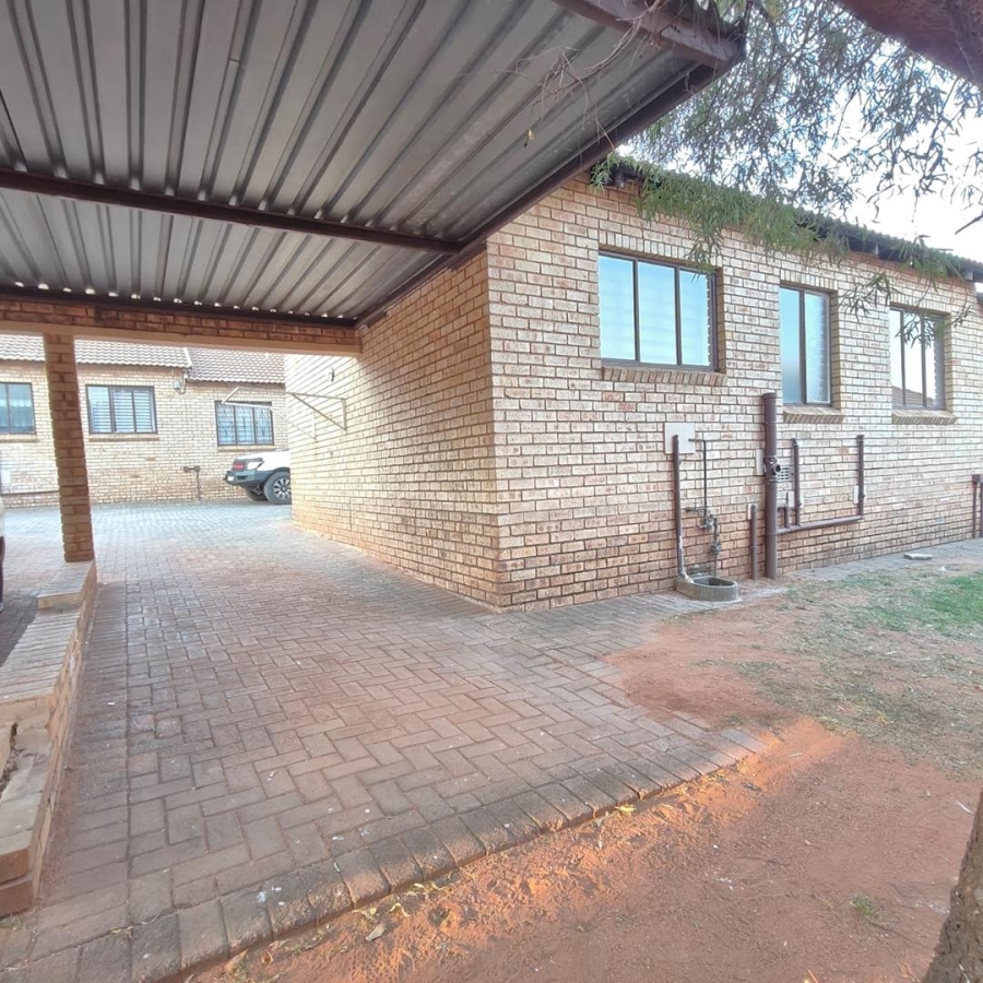 2 Bedroom Property for Sale in Witpoortjie Gauteng