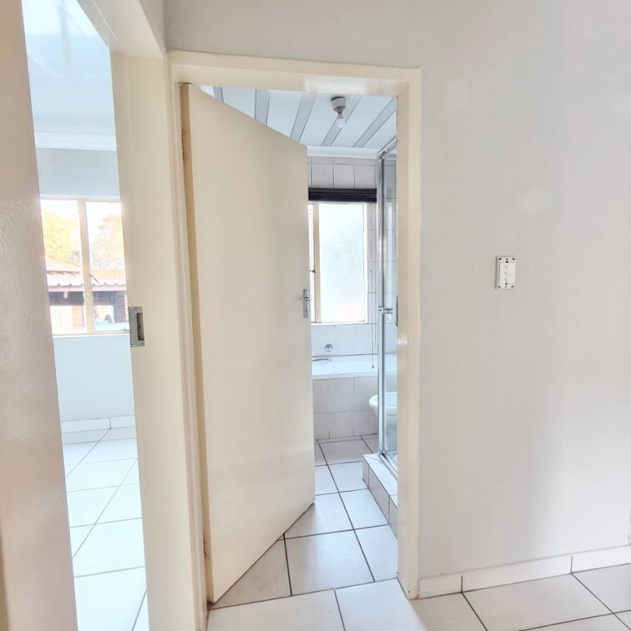 2 Bedroom Property for Sale in Witpoortjie Gauteng