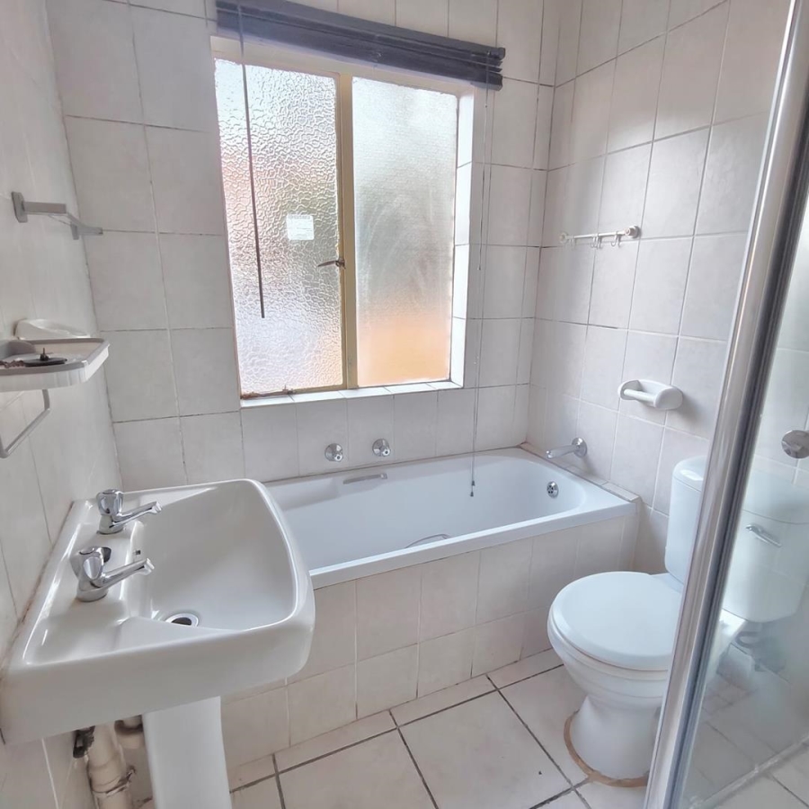 2 Bedroom Property for Sale in Witpoortjie Gauteng