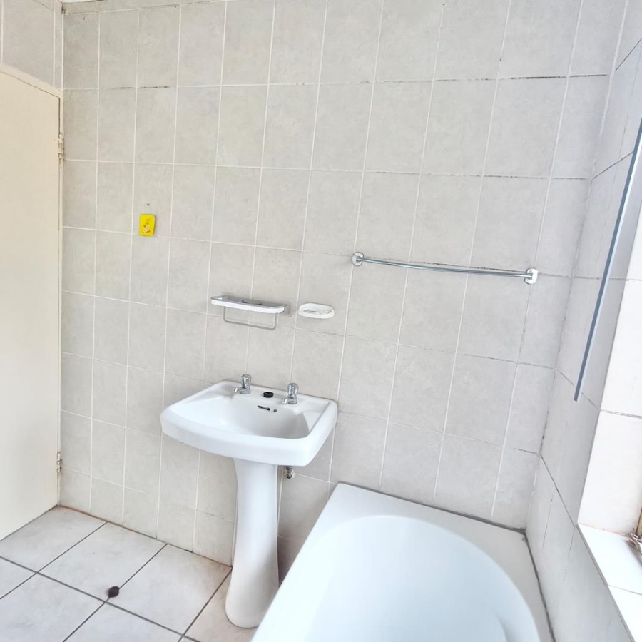 2 Bedroom Property for Sale in Witpoortjie Gauteng