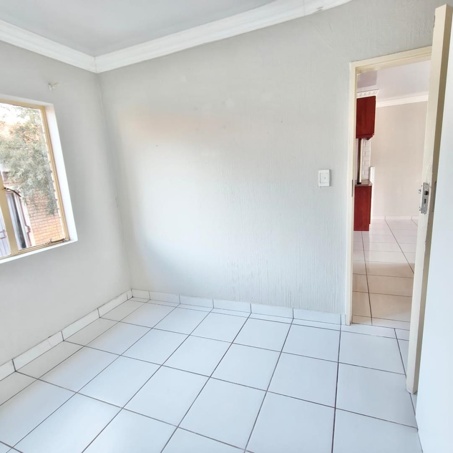 2 Bedroom Property for Sale in Witpoortjie Gauteng