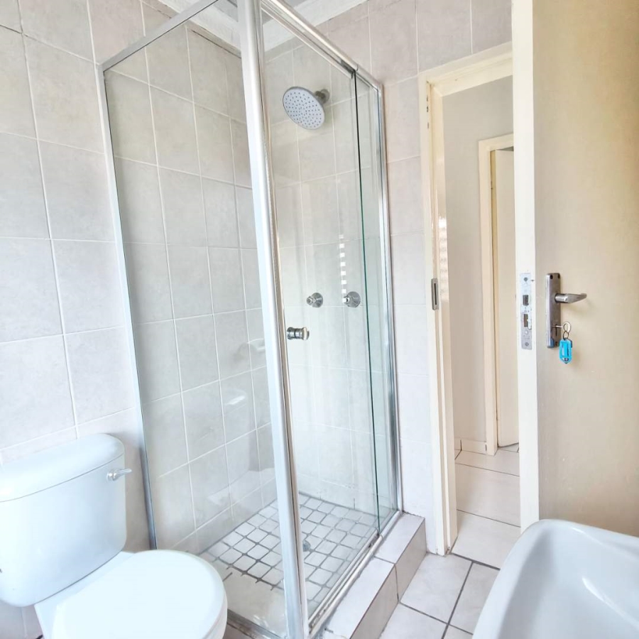 2 Bedroom Property for Sale in Witpoortjie Gauteng