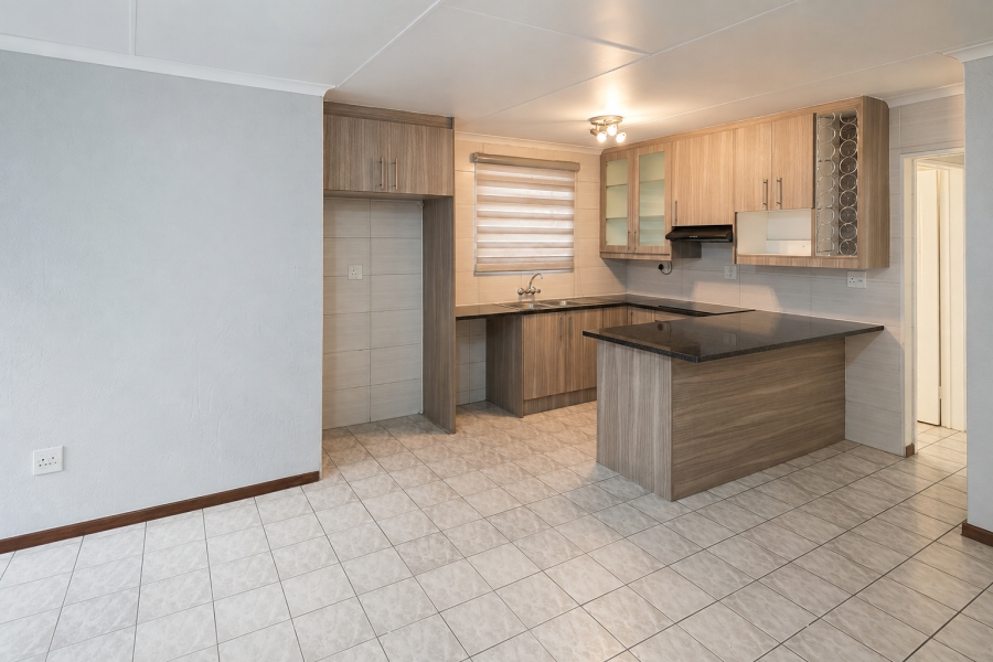 To Let 2 Bedroom Property for Rent in Douglasdale Gauteng
