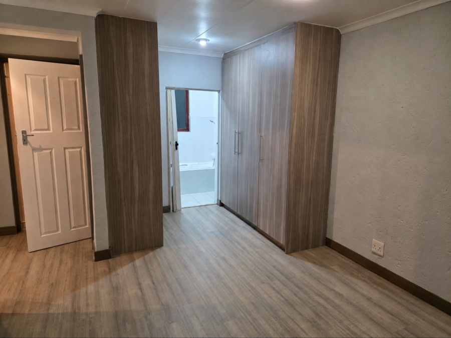 To Let 2 Bedroom Property for Rent in Douglasdale Gauteng