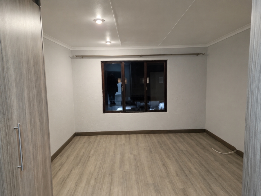 To Let 2 Bedroom Property for Rent in Douglasdale Gauteng
