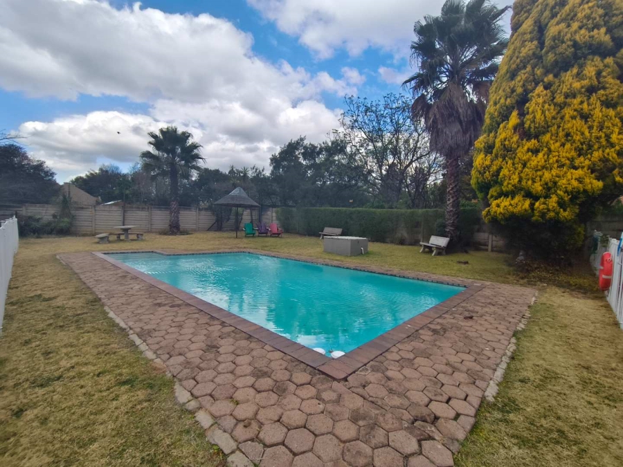 To Let 2 Bedroom Property for Rent in North Riding Gauteng