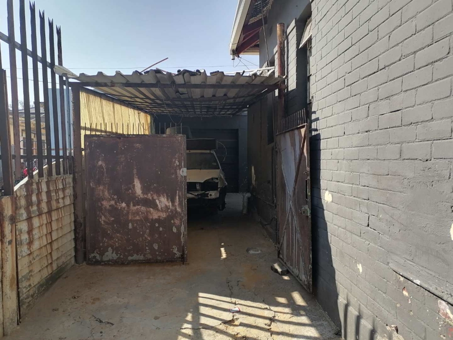 8 Bedroom Property for Sale in Rosettenville Gauteng