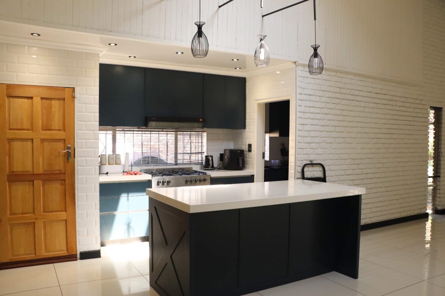 4 Bedroom Property for Sale in Strubensvallei Gauteng