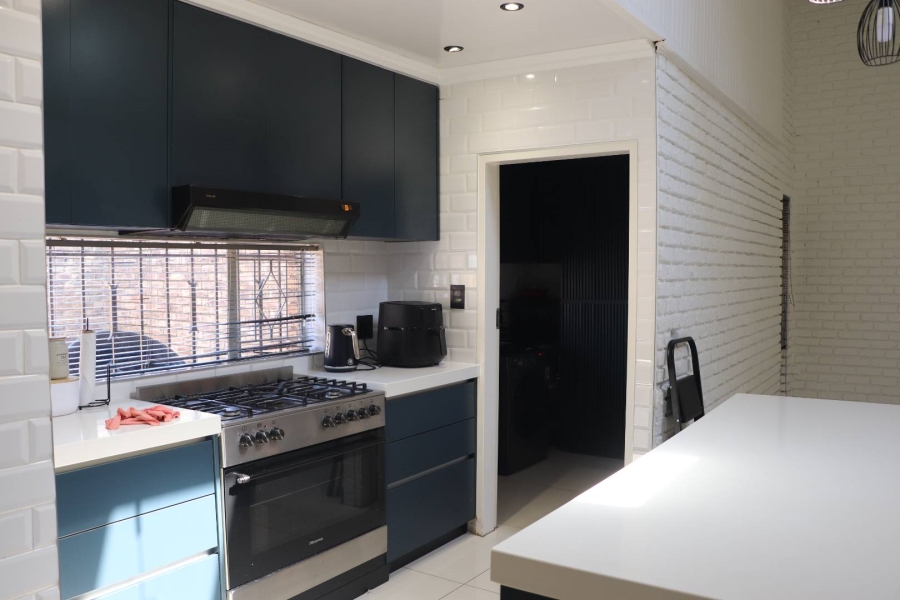 4 Bedroom Property for Sale in Strubensvallei Gauteng