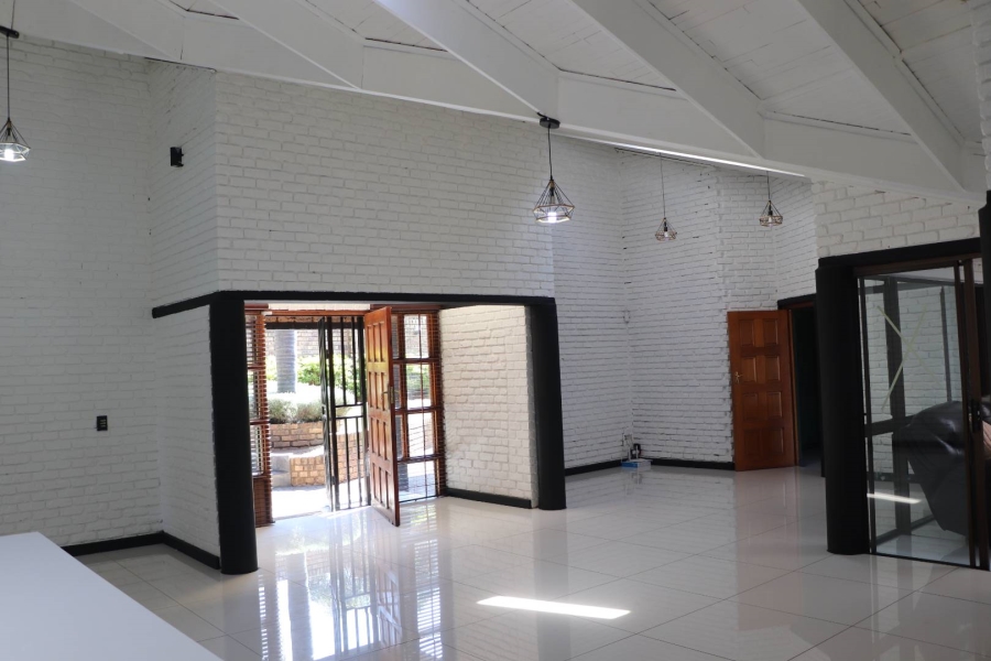 4 Bedroom Property for Sale in Strubensvallei Gauteng