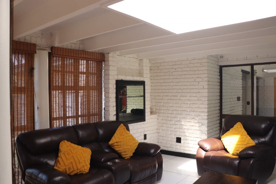 4 Bedroom Property for Sale in Strubensvallei Gauteng