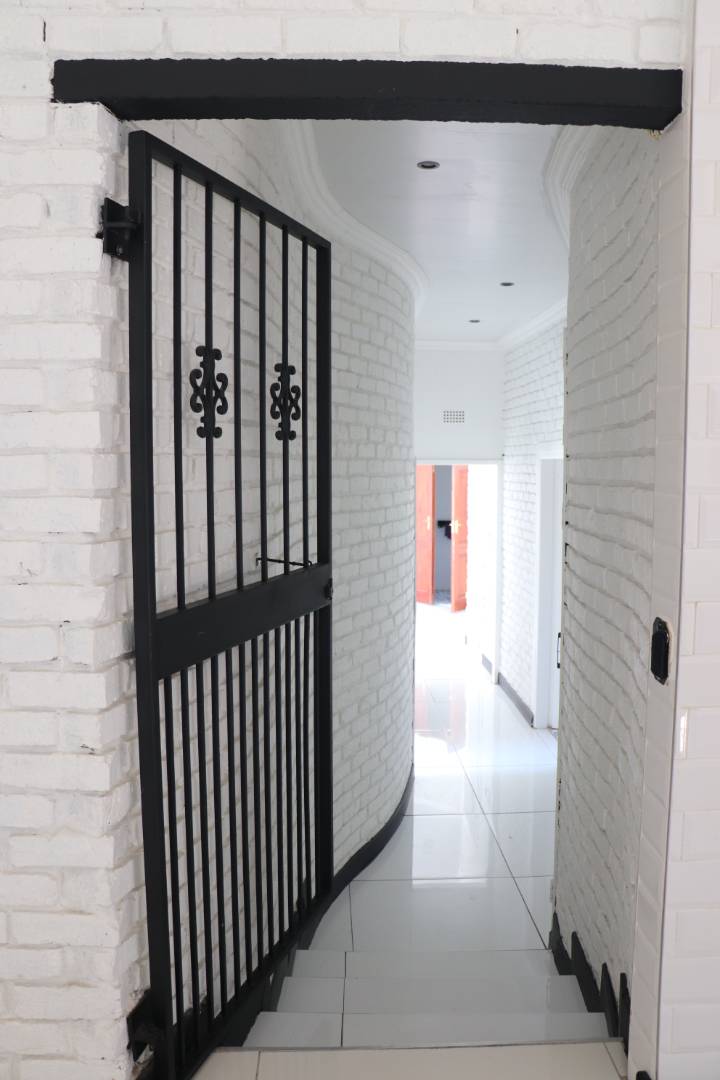 4 Bedroom Property for Sale in Strubensvallei Gauteng