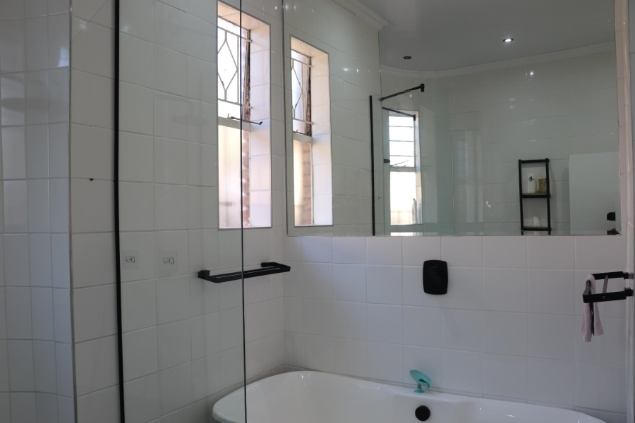 4 Bedroom Property for Sale in Strubensvallei Gauteng