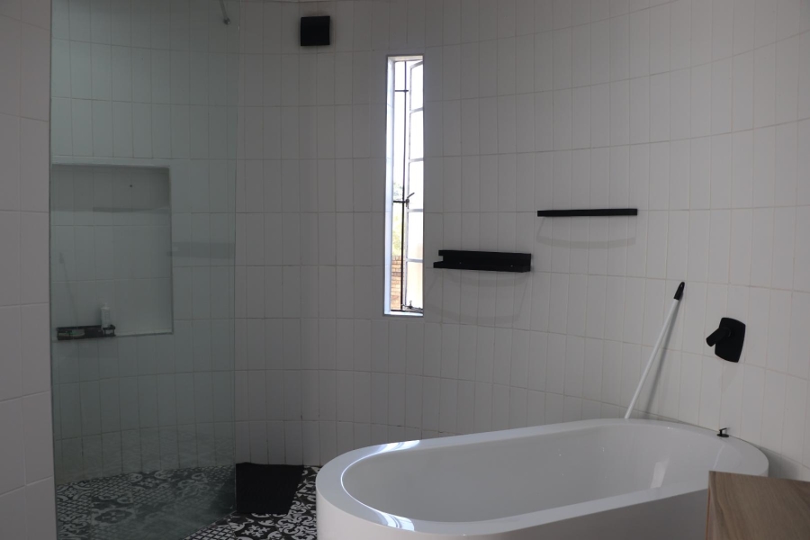 4 Bedroom Property for Sale in Strubensvallei Gauteng