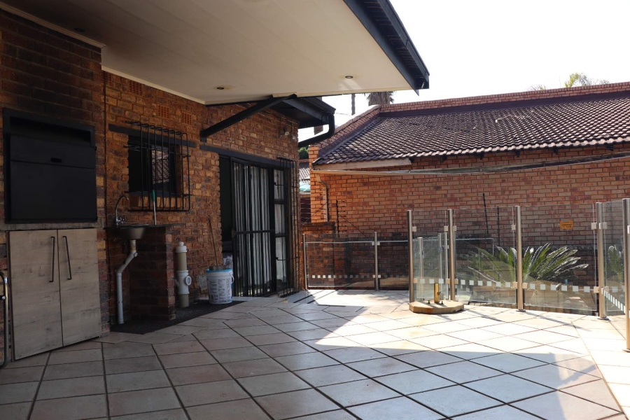 4 Bedroom Property for Sale in Strubensvallei Gauteng