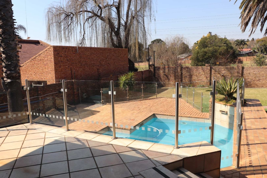 4 Bedroom Property for Sale in Strubensvallei Gauteng