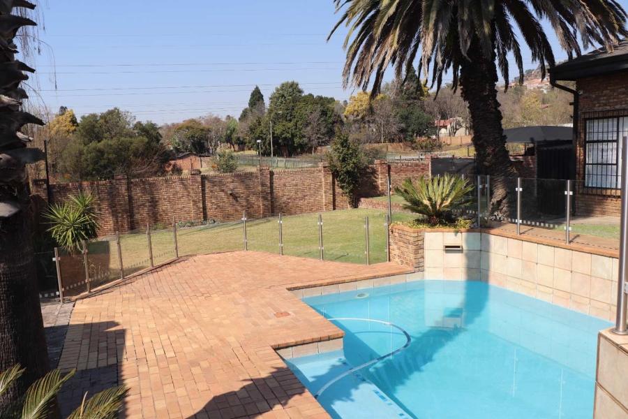 4 Bedroom Property for Sale in Strubensvallei Gauteng