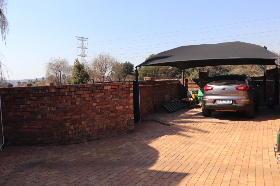 4 Bedroom Property for Sale in Strubensvallei Gauteng