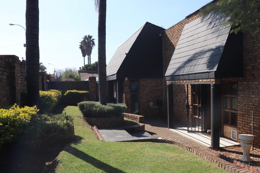 4 Bedroom Property for Sale in Strubensvallei Gauteng