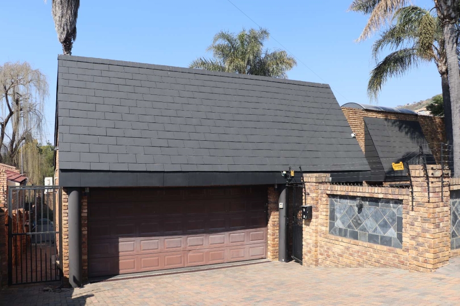 4 Bedroom Property for Sale in Strubensvallei Gauteng