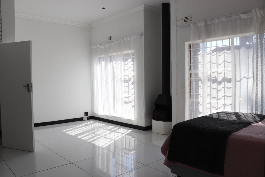 4 Bedroom Property for Sale in Strubensvallei Gauteng