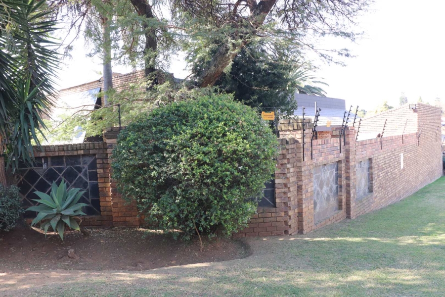 4 Bedroom Property for Sale in Strubensvallei Gauteng