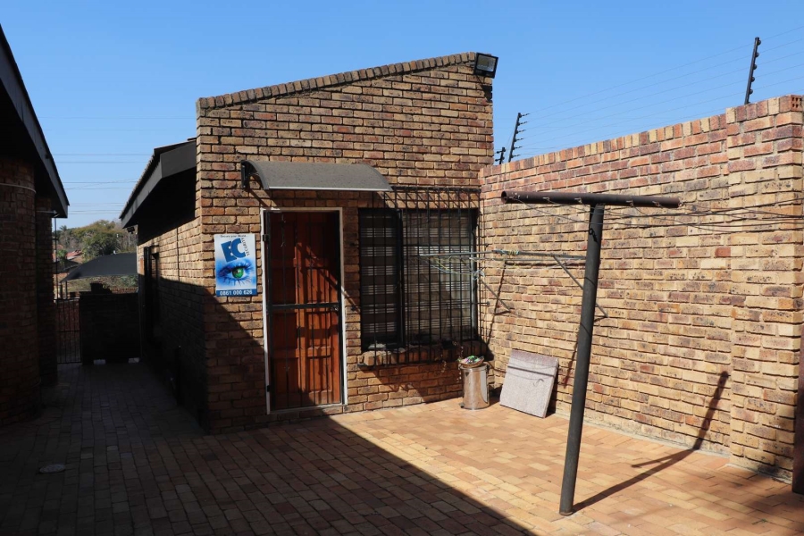 4 Bedroom Property for Sale in Strubensvallei Gauteng