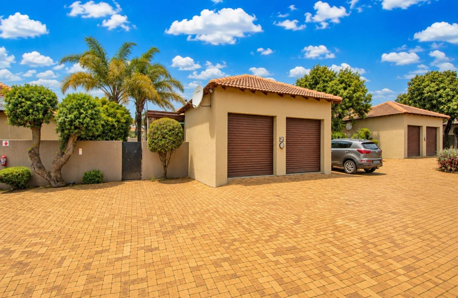 3 Bedroom Property for Sale in Honeydew Manor Gauteng