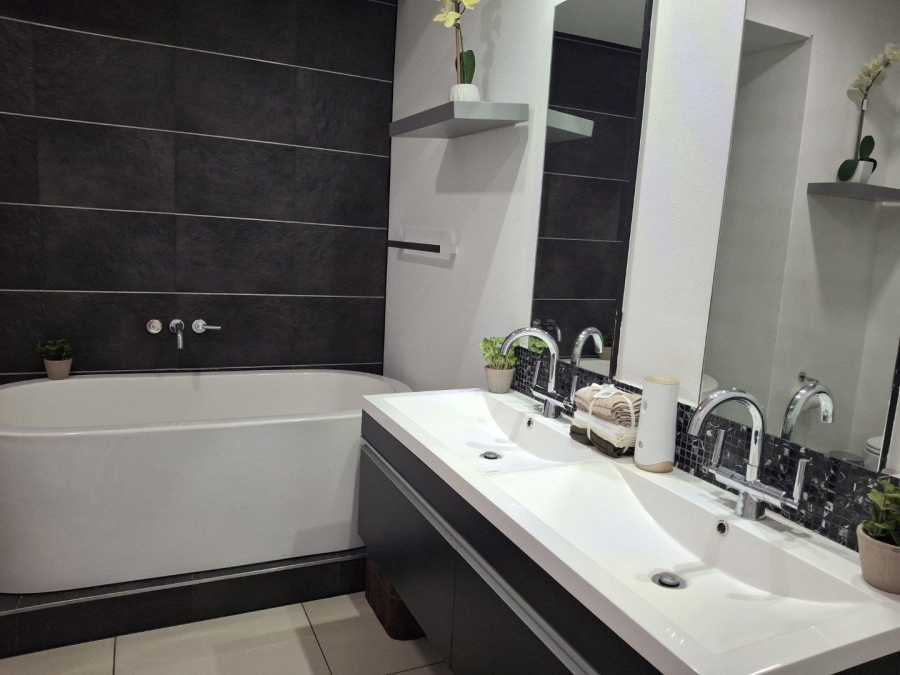 To Let 2 Bedroom Property for Rent in Morningside Gauteng