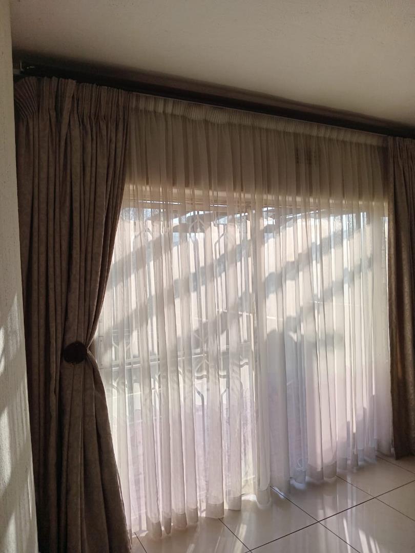 4 Bedroom Property for Sale in Corlett Gardens Gauteng