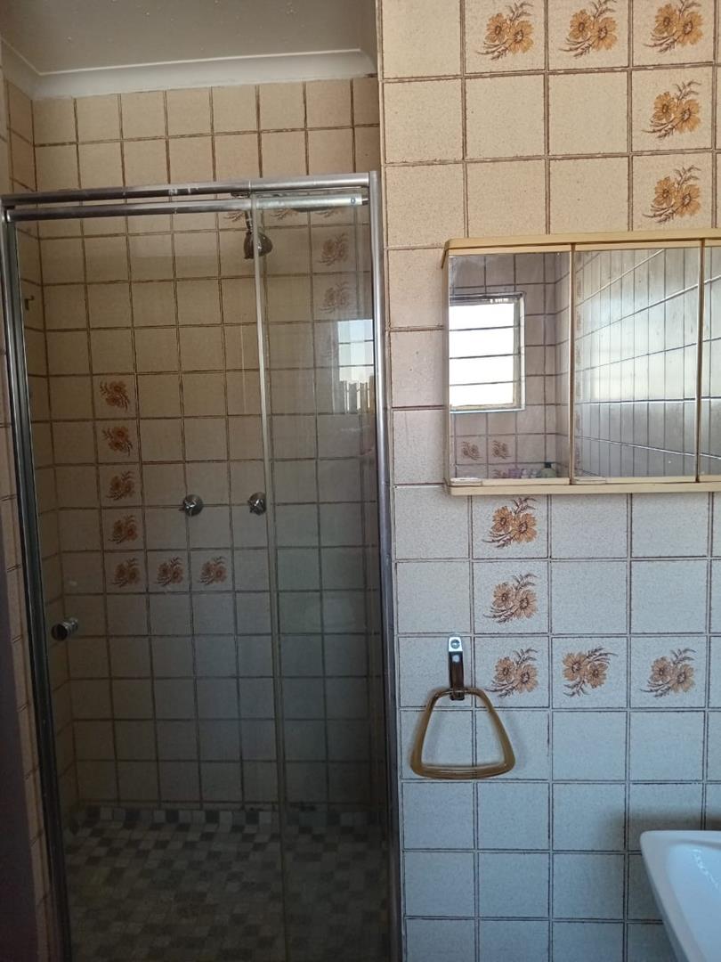 4 Bedroom Property for Sale in Corlett Gardens Gauteng