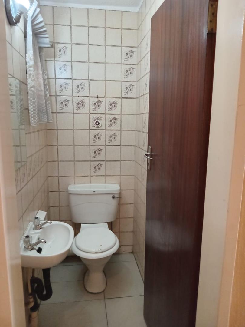 4 Bedroom Property for Sale in Corlett Gardens Gauteng