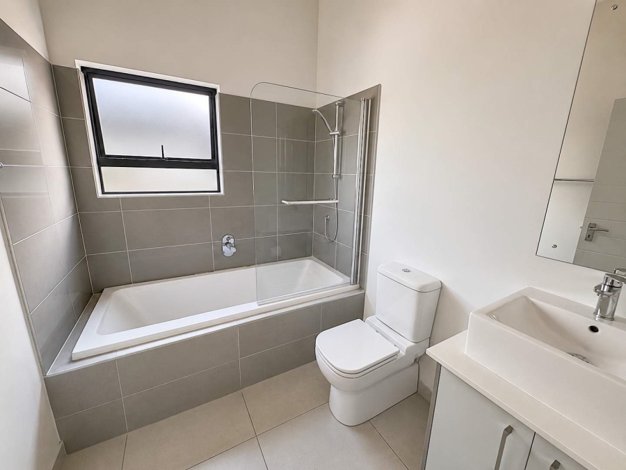 To Let 2 Bedroom Property for Rent in Broadacres Gauteng