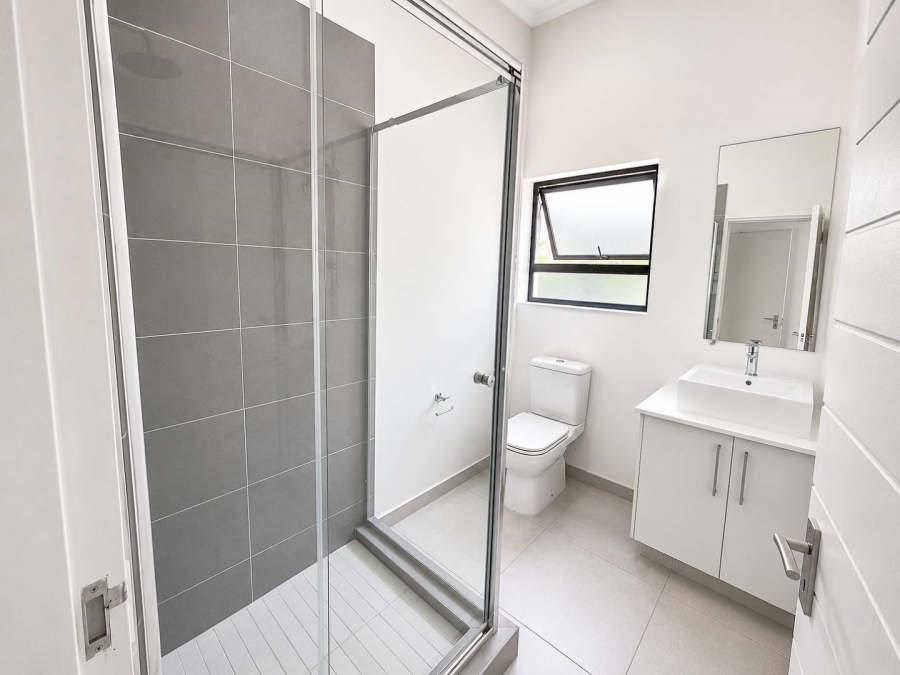 To Let 2 Bedroom Property for Rent in Broadacres Gauteng
