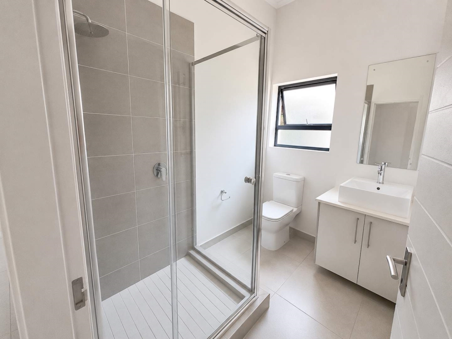 To Let 2 Bedroom Property for Rent in Broadacres Gauteng