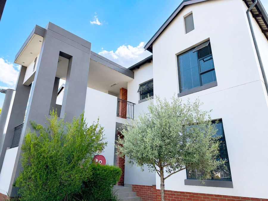To Let 2 Bedroom Property for Rent in Broadacres Gauteng