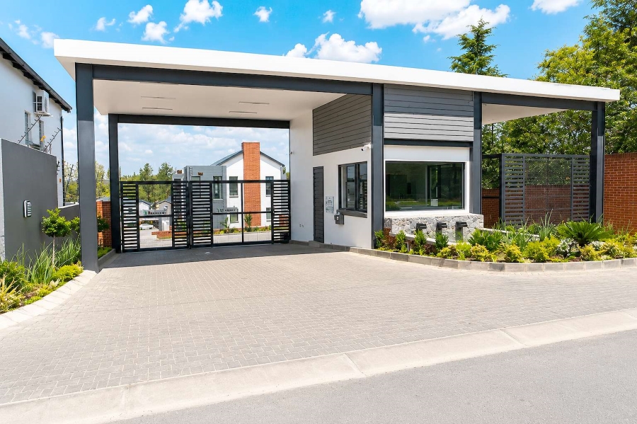 To Let 2 Bedroom Property for Rent in Broadacres Gauteng