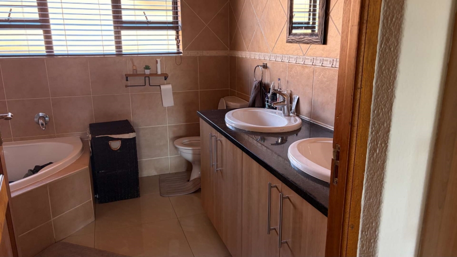 3 Bedroom Property for Sale in Noordhang Gauteng