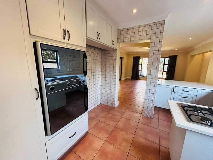 To Let 4 Bedroom Property for Rent in Silver Lakes Golf Estate Gauteng