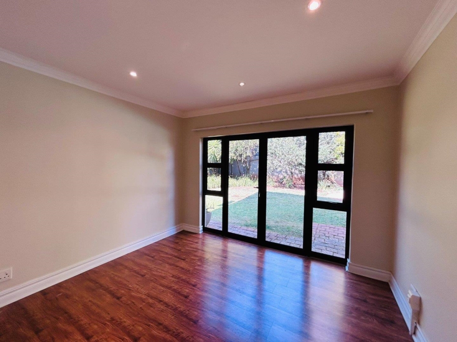 To Let 4 Bedroom Property for Rent in Silver Lakes Golf Estate Gauteng