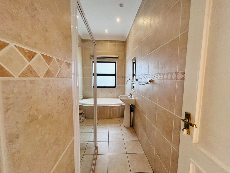 To Let 4 Bedroom Property for Rent in Silver Lakes Golf Estate Gauteng
