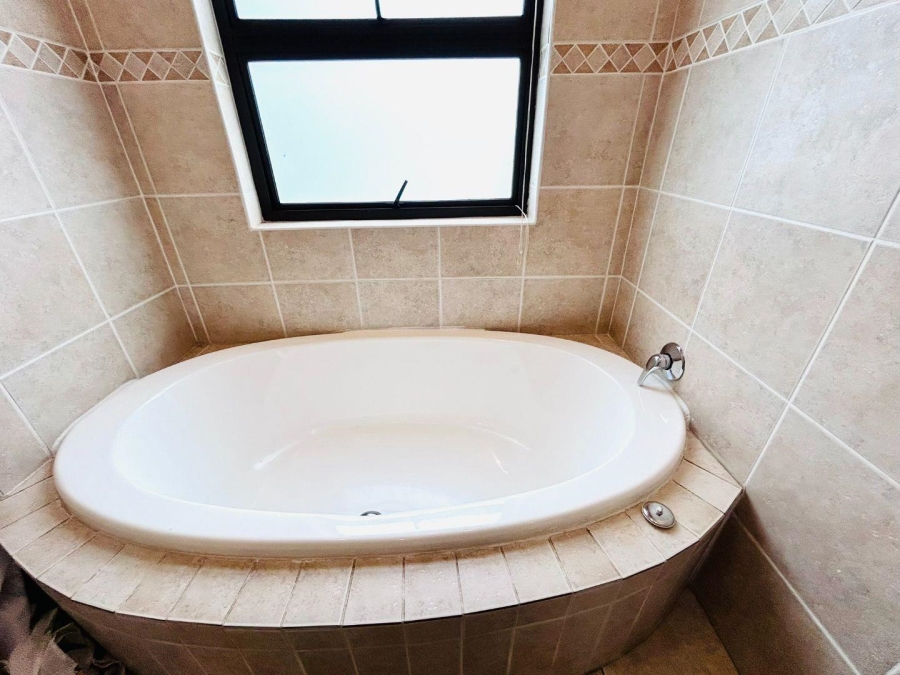 To Let 4 Bedroom Property for Rent in Silver Lakes Golf Estate Gauteng