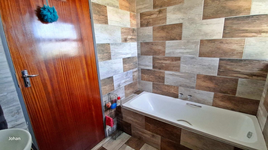 3 Bedroom Property for Sale in Verwoerdpark Gauteng