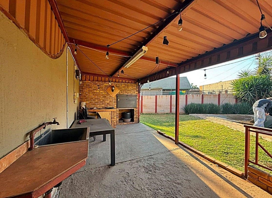 3 Bedroom Property for Sale in Verwoerdpark Gauteng