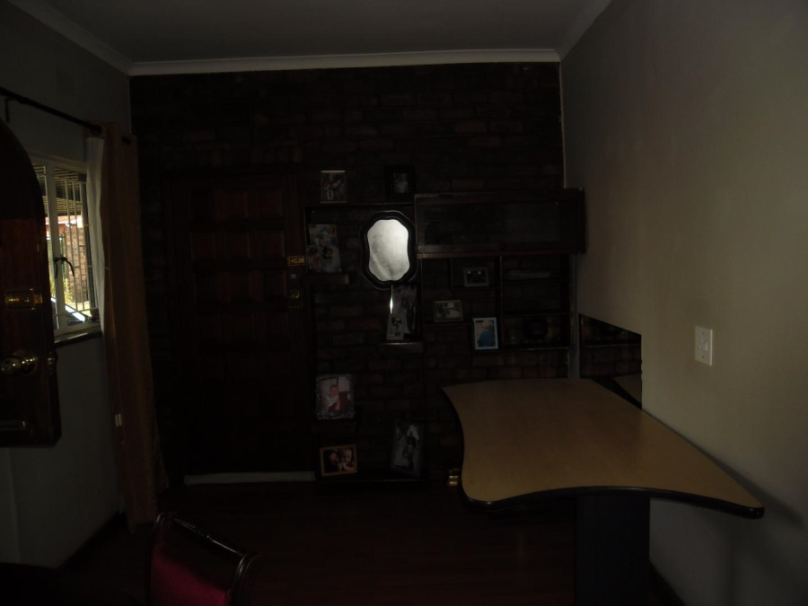 To Let 4 Bedroom Property for Rent in Brackendowns Gauteng