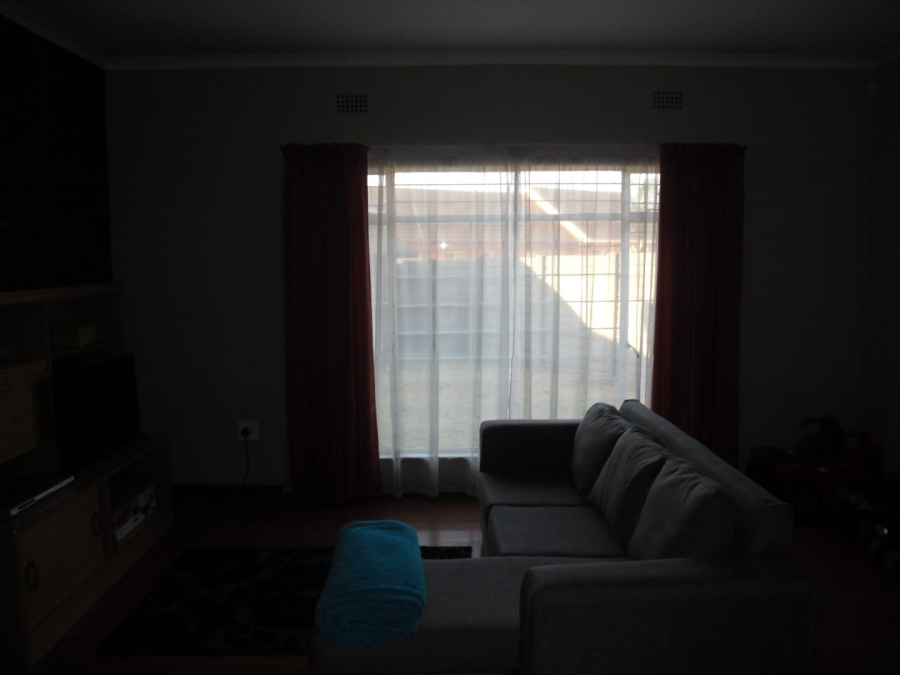 To Let 4 Bedroom Property for Rent in Brackendowns Gauteng