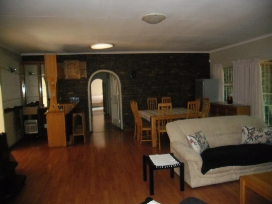 To Let 4 Bedroom Property for Rent in Brackendowns Gauteng