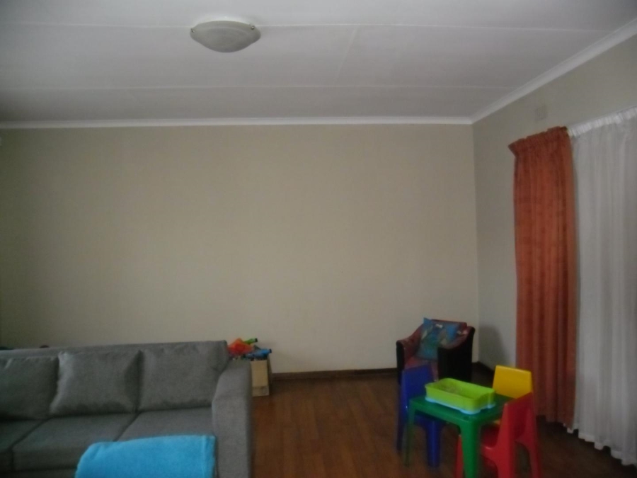 To Let 4 Bedroom Property for Rent in Brackendowns Gauteng